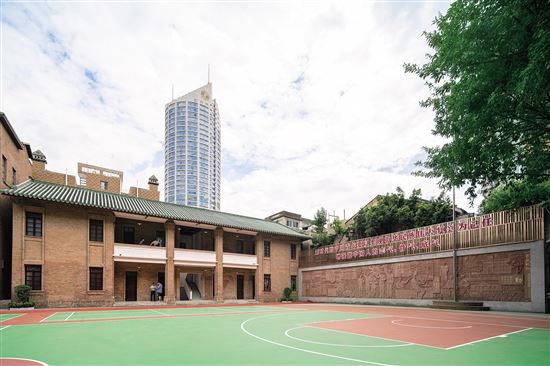 开放的广东省立宣讲员养成所遗址俗称小红楼,位于广州市第十中学