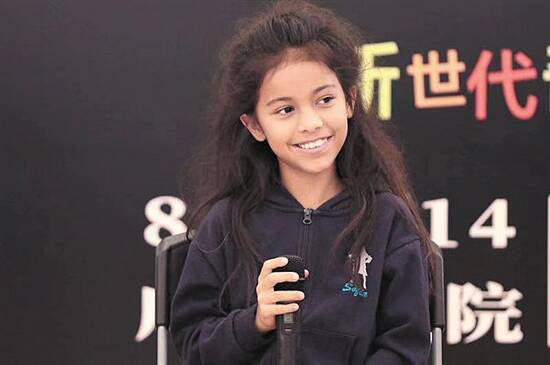 三位玛蒂尔达的扮演者   宋金峪 刘文慧 摄