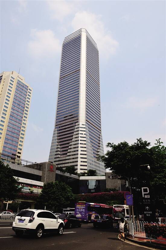 左图:广州"63层"      林桂炎 摄