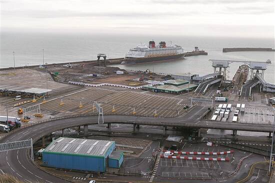 12月22日,关闭的英国多佛港静悄悄   新华社发